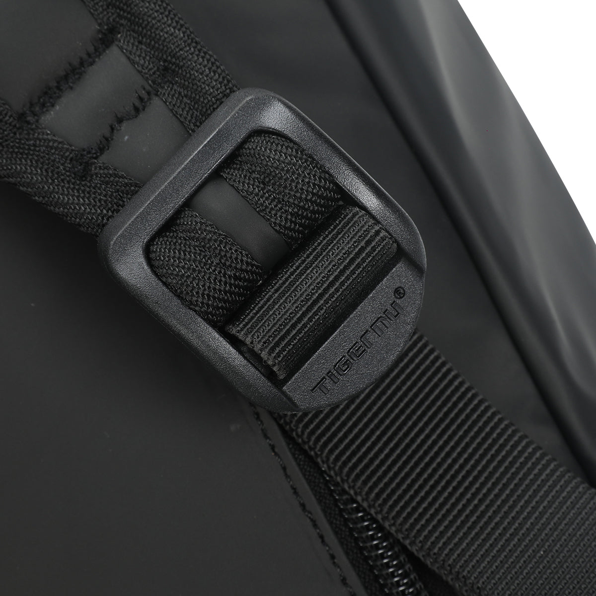 Mochila Urbana Negra T-B9592
